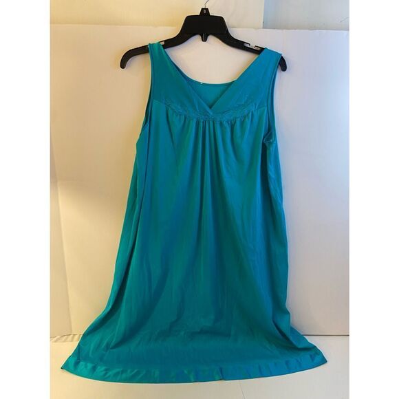 Green nylon gown flower neck medium m shadow line? - Picture 1 of 7